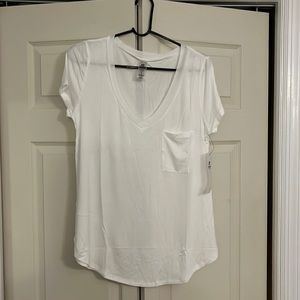 Mono B v neck white pocket tee, size large, NWT